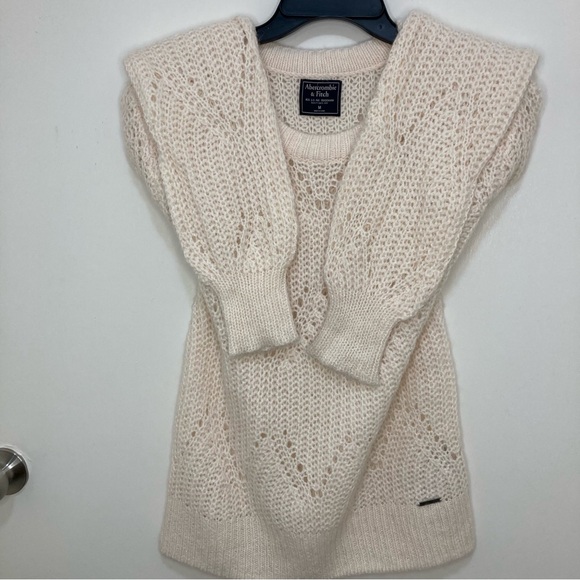Abercrombie & Fitch Cream Colored Loose Knit, Sweater, Wool and Alpaca Blend - Picture 8 of 8